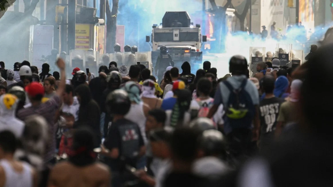 El caos y temor se apodera de las calles de Venezuela en víspera de la toma de posesión 26