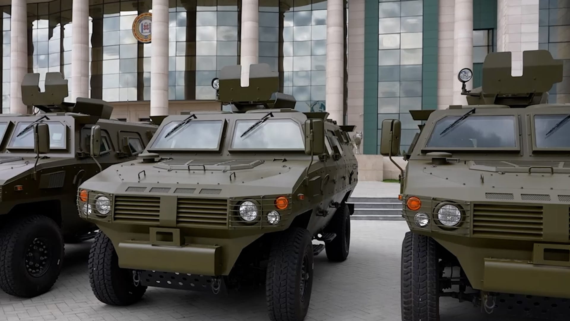 El único país en el mundo donde todas las grandes potencias tienen bases militares. 26