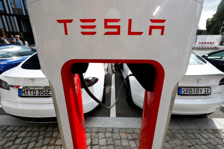 Tesla reporta caída del 71 % en beneficios durante el primer trimestre de 2025 26