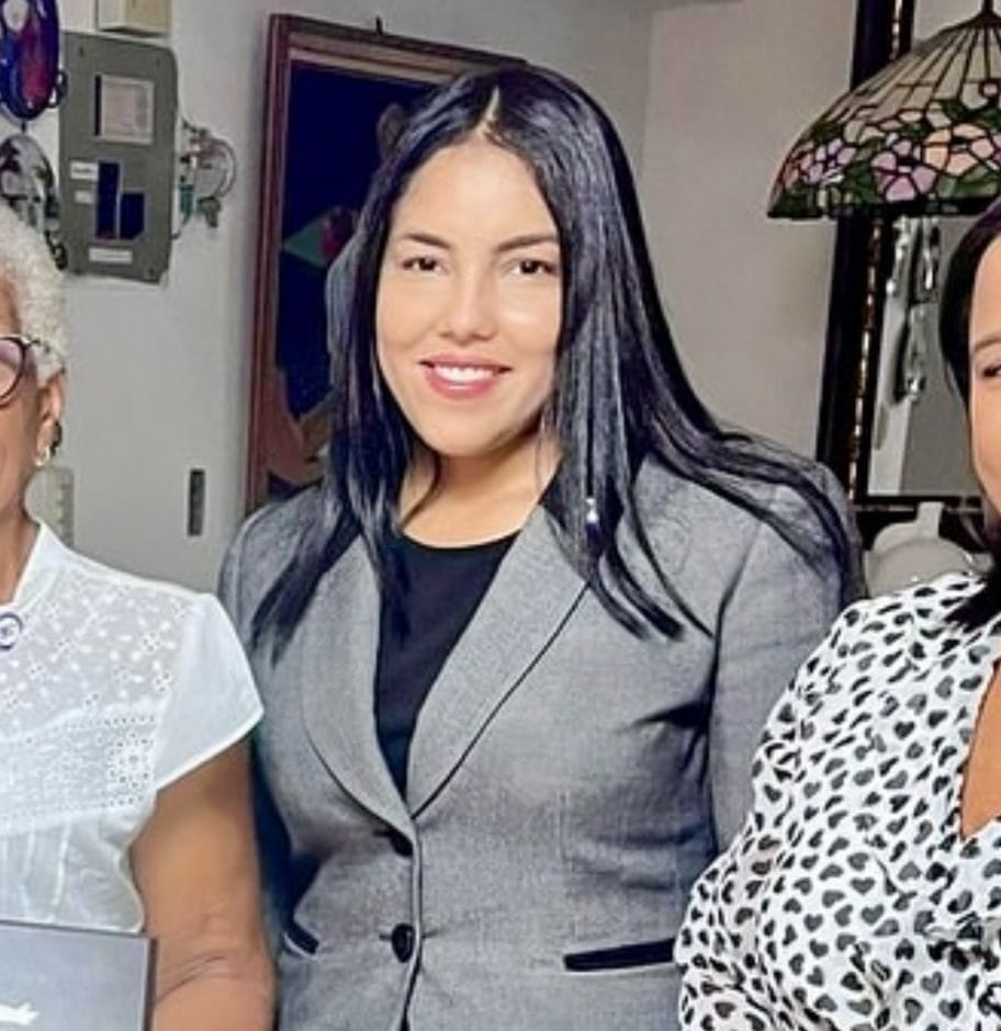 Familiares buscan a Yorkairy Pujols Martínez, vista por última vez frente al escenario durante presentación de Rubby Pérez en el Jet Set 26