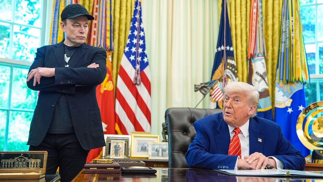 Trump: "Hay que 'echarle un vistazo' a la deportación de Elon Musk de EE.UU." 26